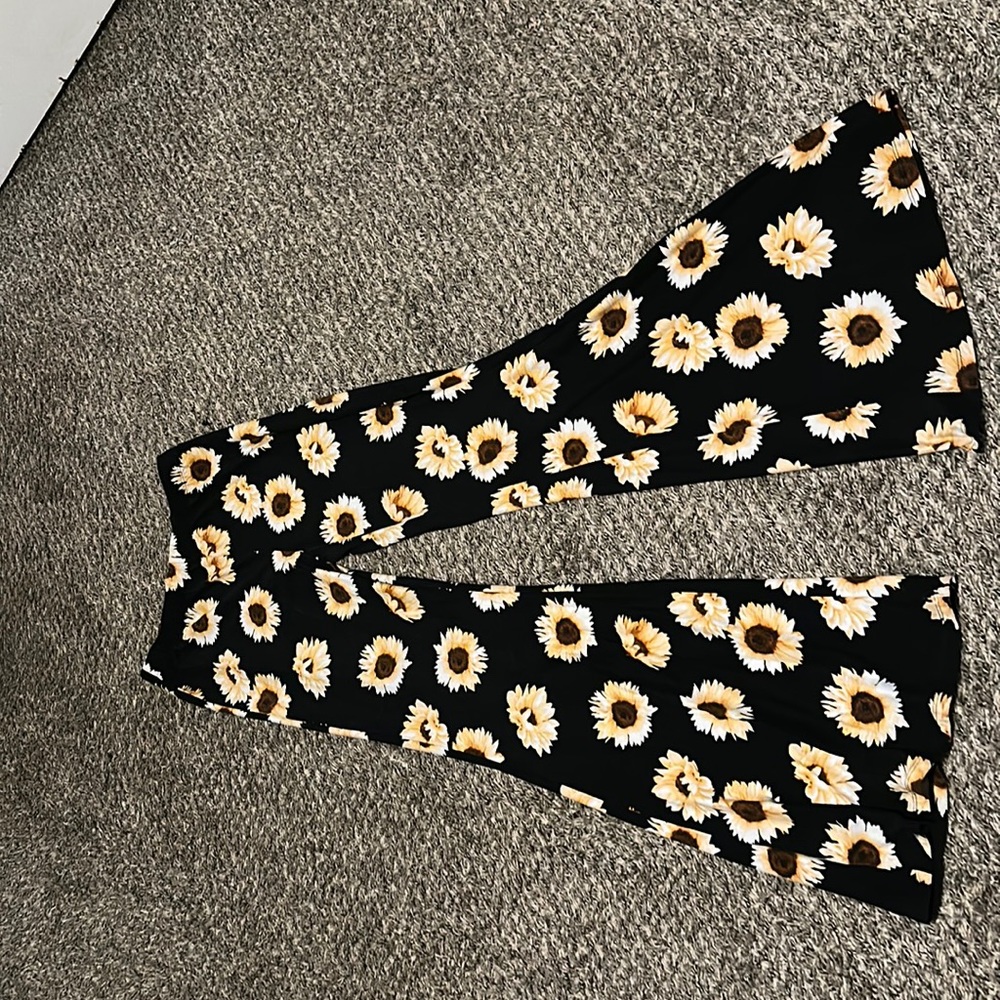 Forever 21 bell bottom leggings Floral Sunflower Print